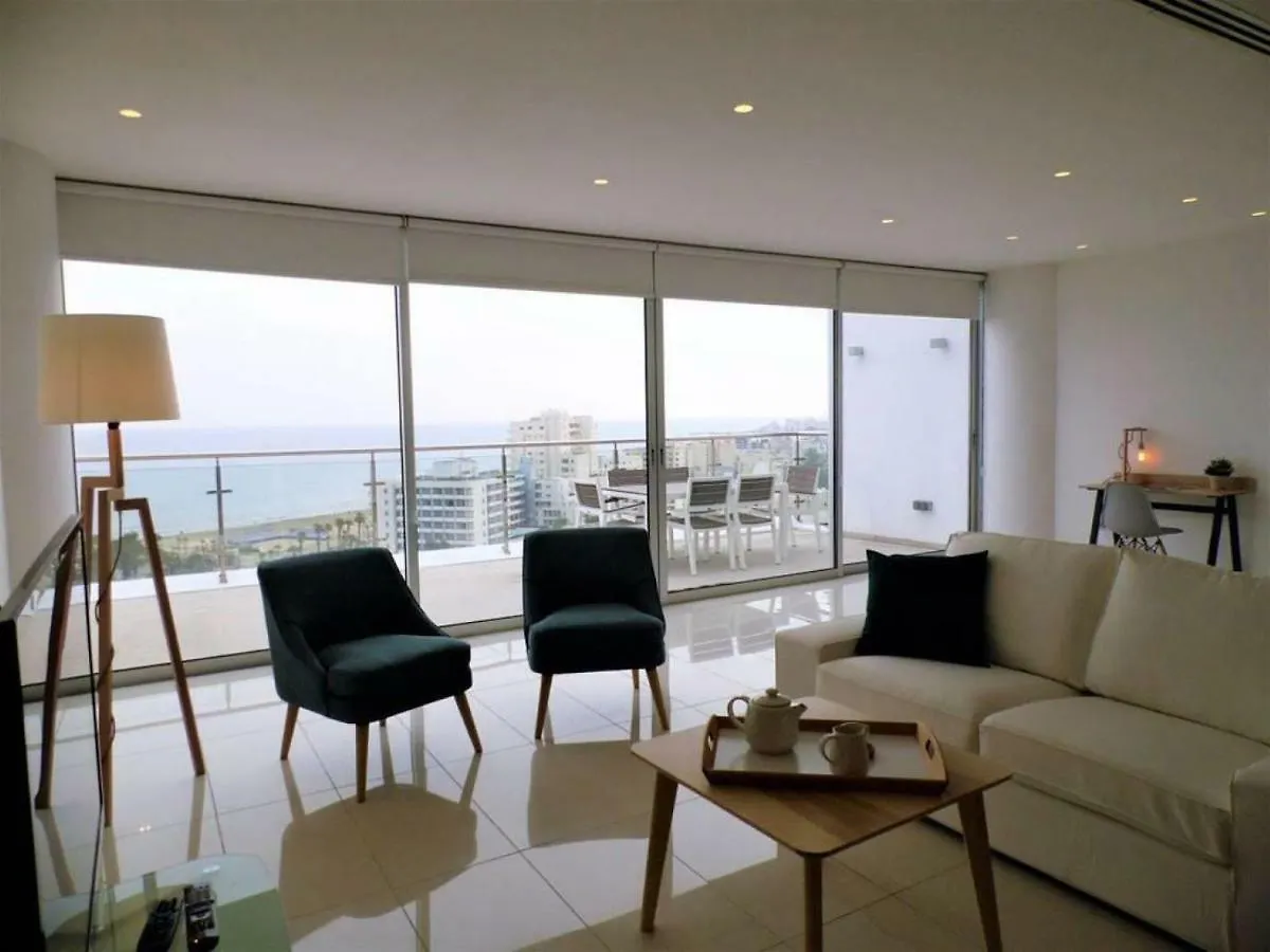 3B Seaview Duplex Penthouse W Hot Tub Finikoudes Beach Appartamento Larnaca 0*,  Cipro