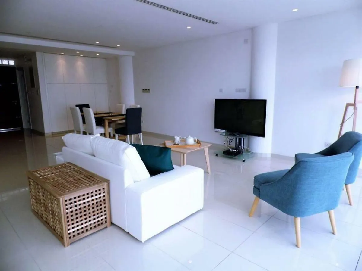 拉纳卡3B Seaview Duplex Penthouse W Hot Tub Finikoudes Beach公寓 公寓 拉纳卡