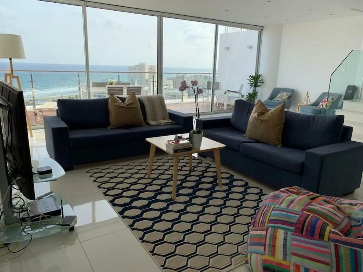 公寓 拉纳卡3B Seaview Duplex Penthouse W Hot Tub Finikoudes Beach公寓 塞浦路斯