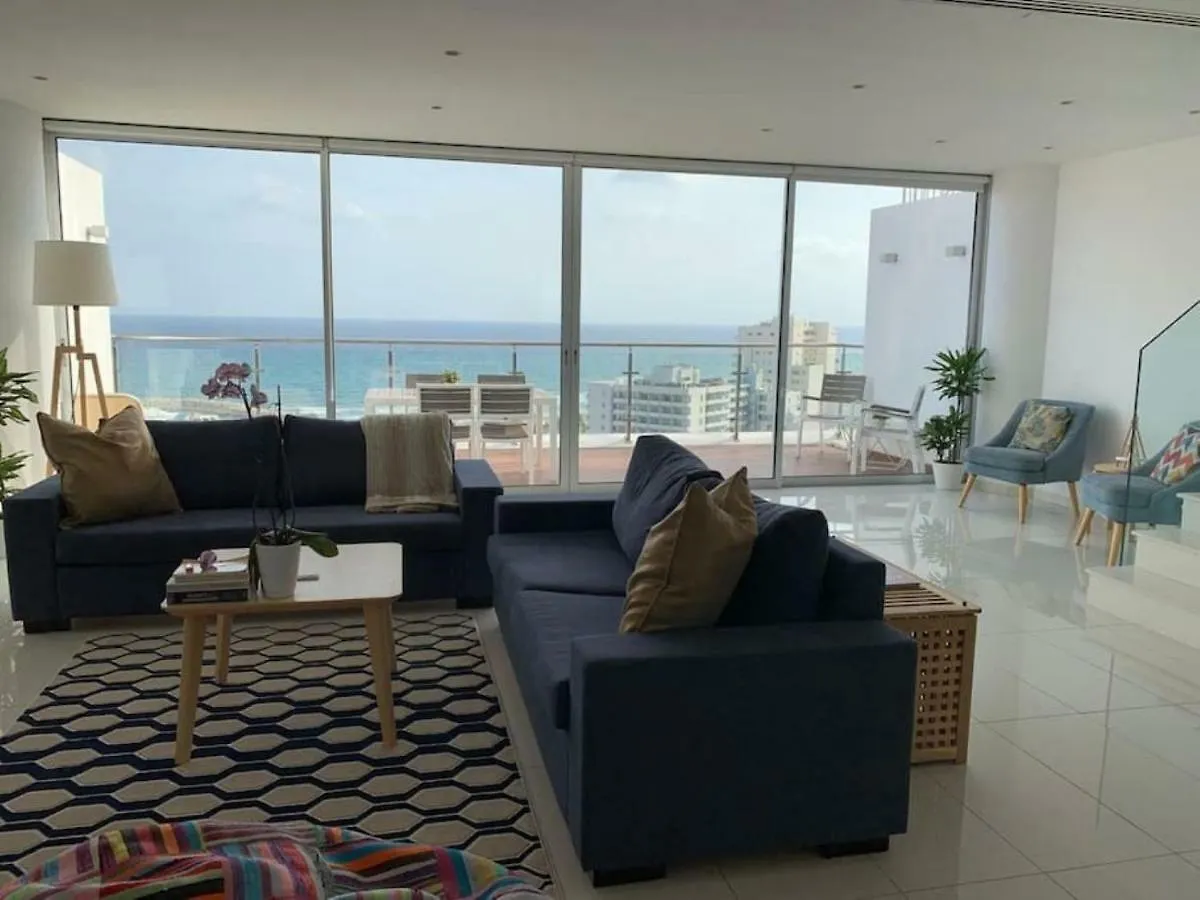 拉纳卡3B Seaview Duplex Penthouse W Hot Tub Finikoudes Beach公寓 拉纳卡