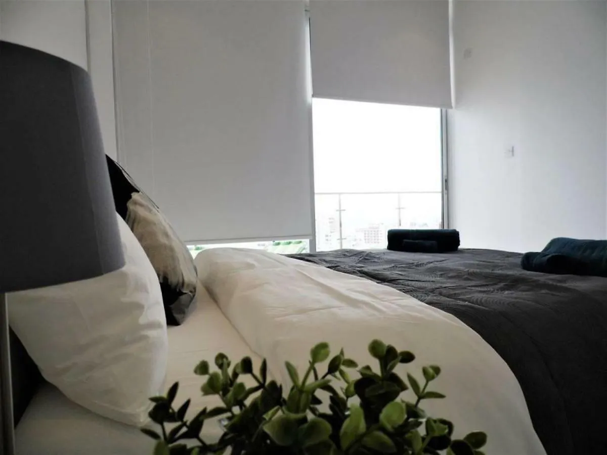3B Seaview Duplex Penthouse W Hot Tub Finikoudes Beach Appartamento Larnaca