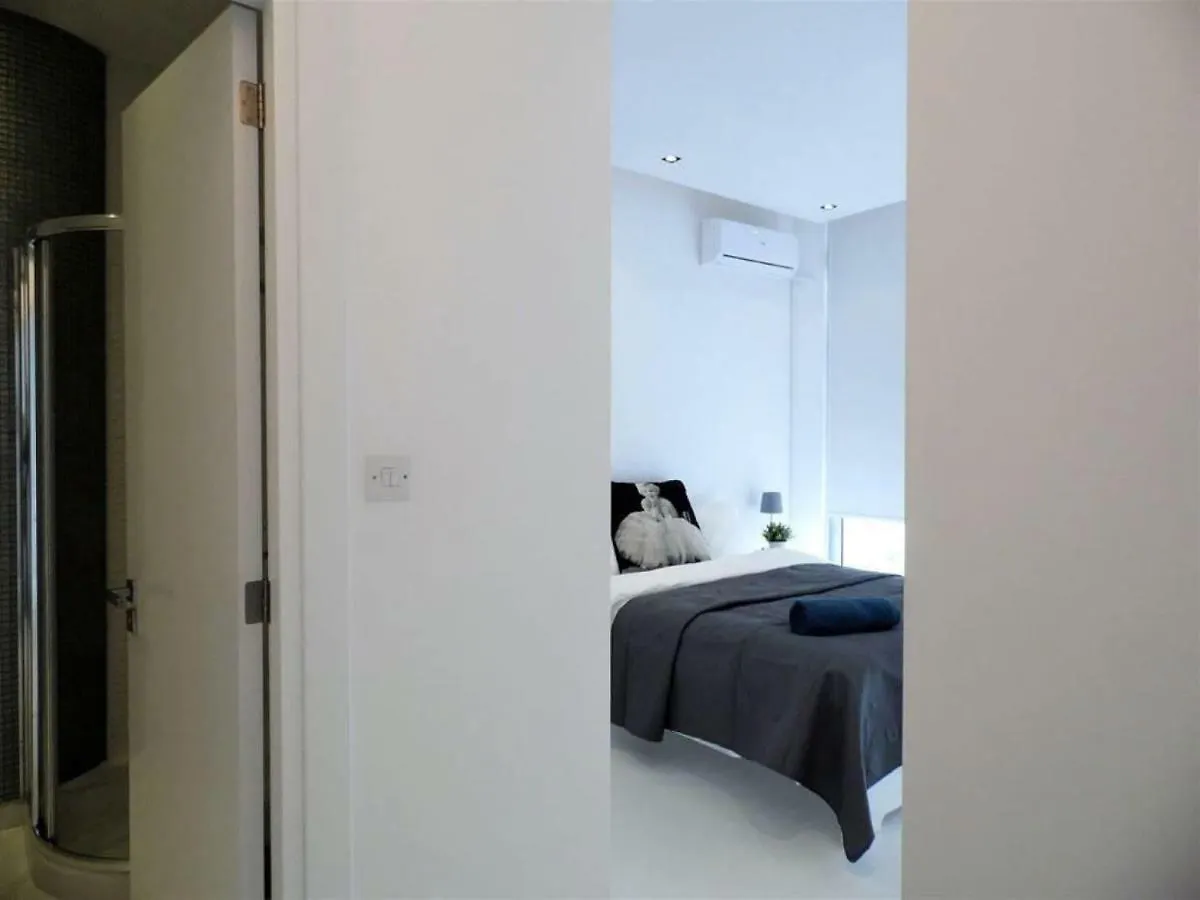 拉纳卡3B Seaview Duplex Penthouse W Hot Tub Finikoudes Beach公寓 拉纳卡